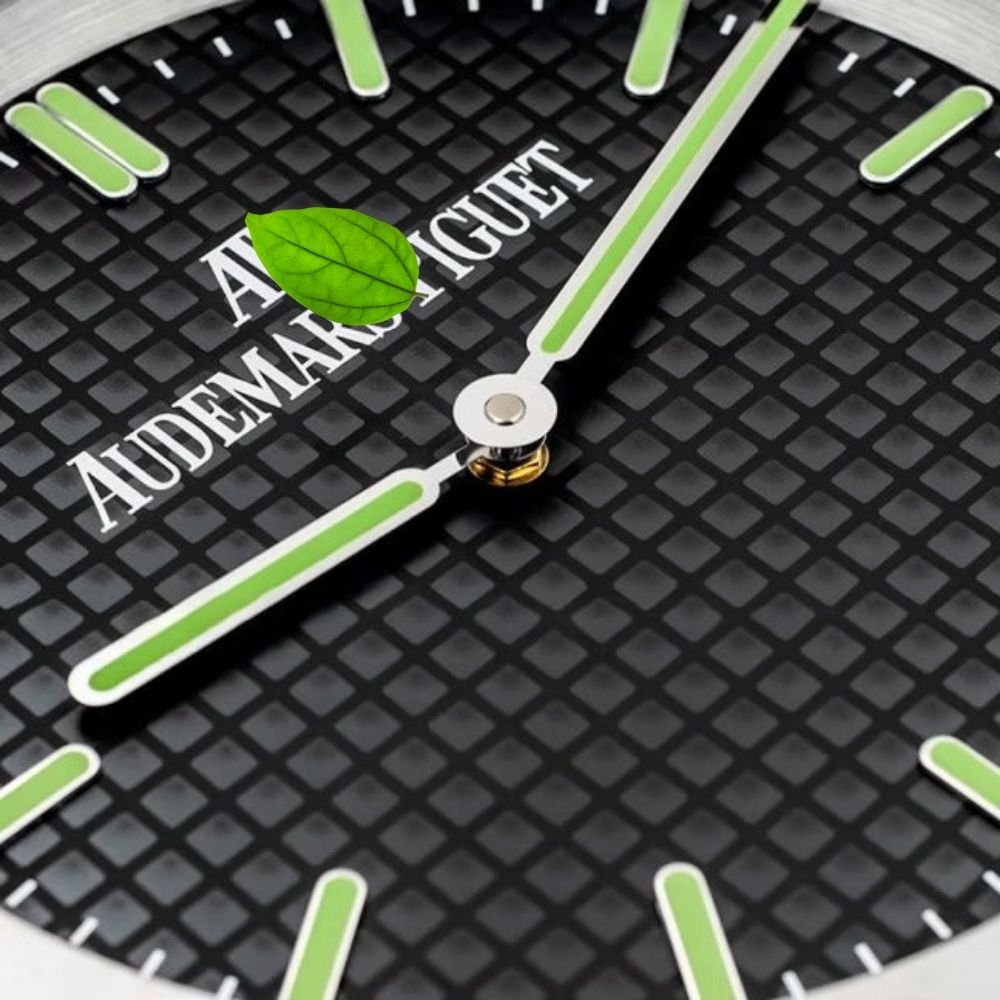 AP Royal Oak acciaio e nero, quadrante luminoso