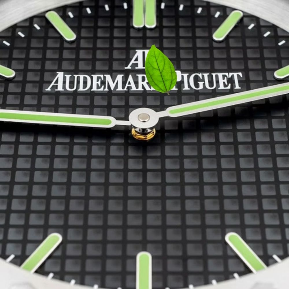 AP Royal Oak acciaio e nero, quadrante luminoso